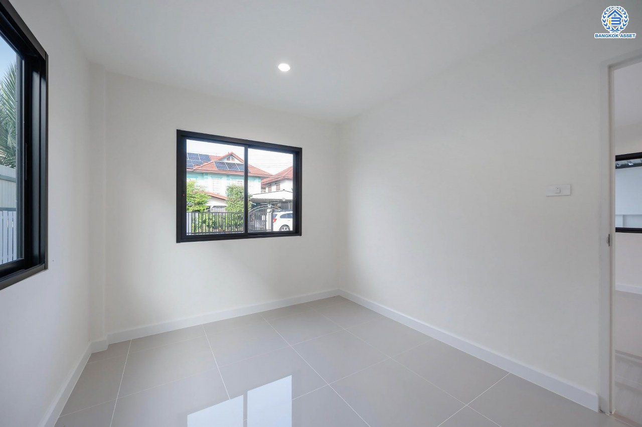 บ้านมือสองตกแต่งใหม่ โครงการ มณียา3 รัตนาธิเบศร์-ท่าอิฐ แบรนด์ Property Perfect หลังใหญ่ เนื้อที่ 61.3 ตร.ว. ฟังก์ชันครบ 3 ห้องนอน 2 ห้องน้ำ 1 ห้องอเนกประสงค์ 3 ที่จอดรถ บนทำเลเชื่อมต่อถนนรัตนาธิเบศร์ และถนนราชพฤกษ์ ใจกลาง 2 เซ็นทรัลฯ ใกล้ MRT "สถานีบางรักน้อยท่าอิฐ" และทางด่วน "งามวงศ์วาน"